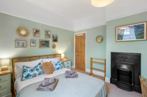 WINTER SPECIAL OFFER!! 3-BR Stylish Spacious Townhouse, Perfect for Groups, Sleeps 6 with Free Parking Permit, Southsea - Work Contractors Special Offer - By Blue Puffin Stays